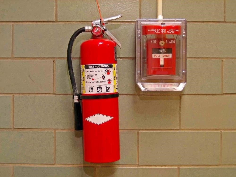 Нарушение одного из пунктов правил является поводом для подачи жалобы в пожарную инспекцию