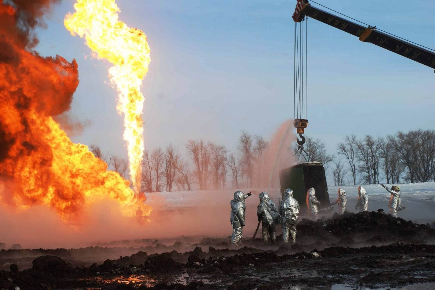 Потушить пожар на нефтяном месторождении