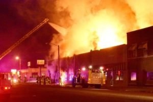 Тушение пожара в торговом центре и офисах