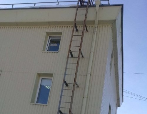 Пожарная лестница дома
