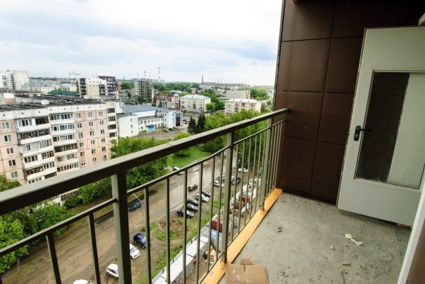 Доступ на открытый балкон с лестницы